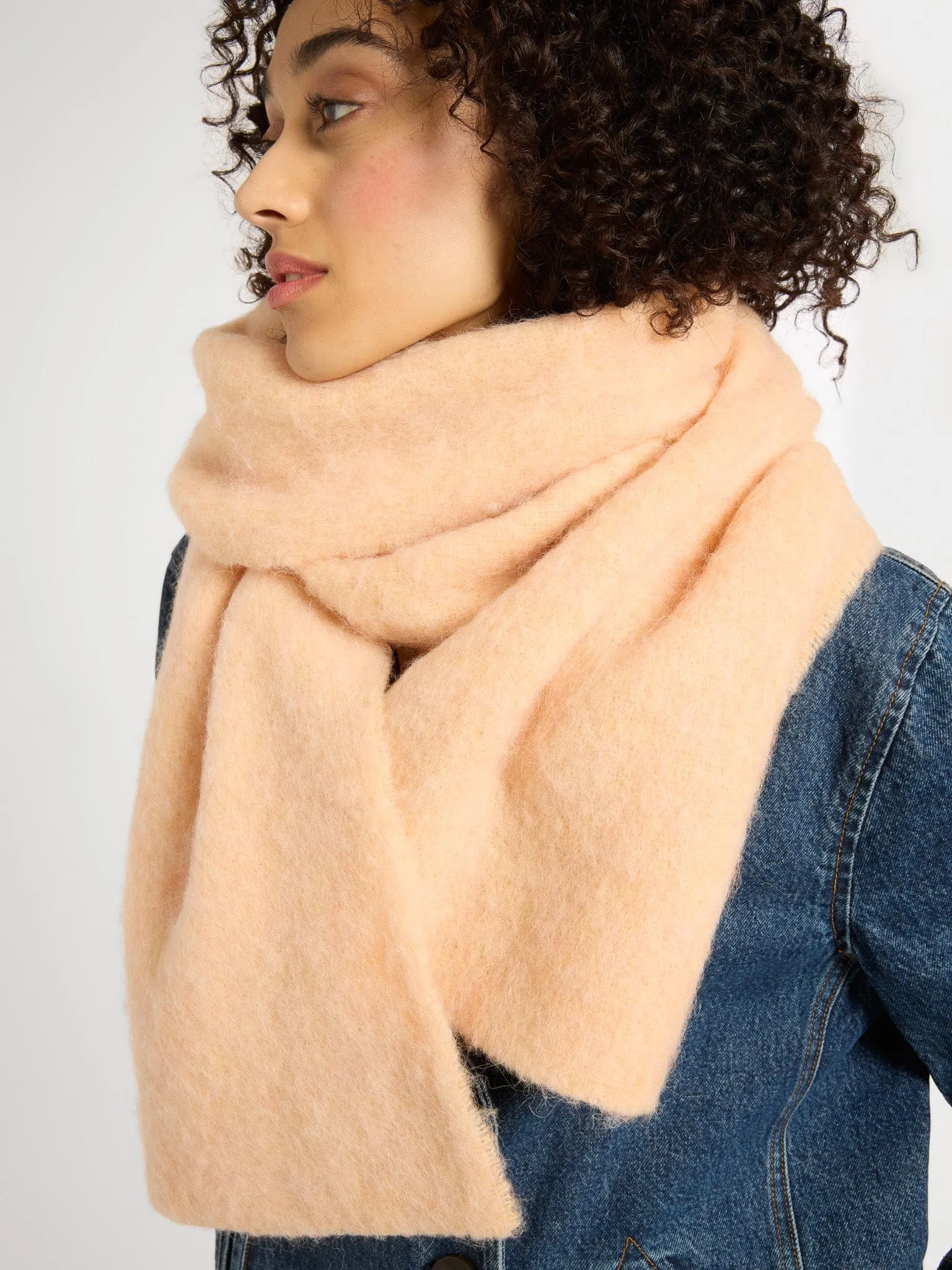 Neve Scarf in Peche