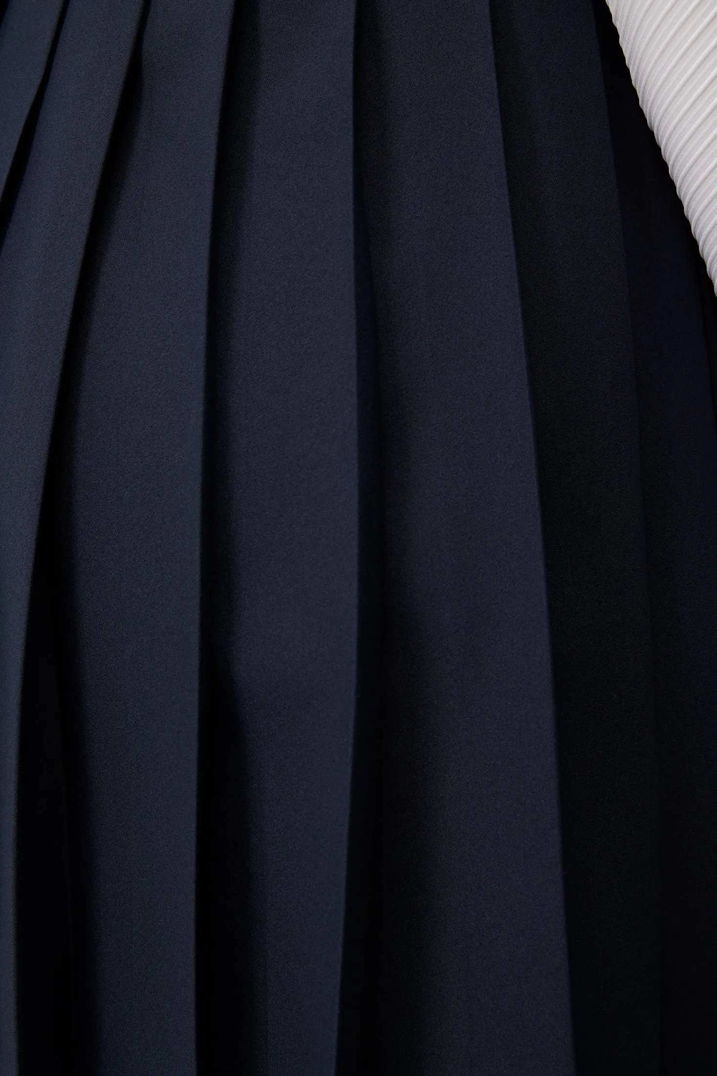 Sierra Pleat Skirt / JL Navy